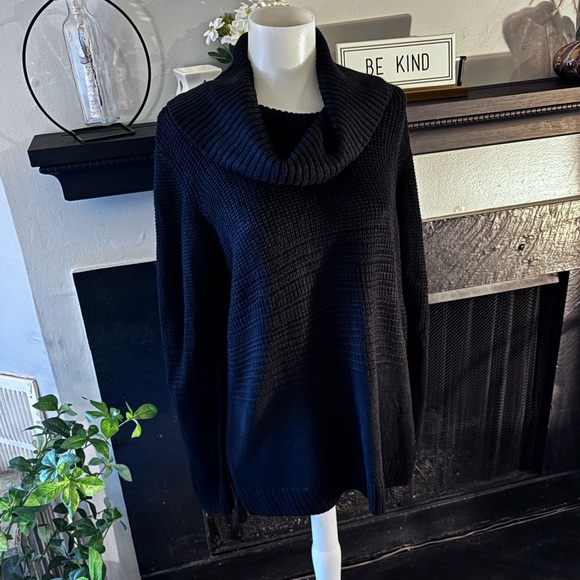 Calvin Klein Elegant Black Turtleneck Sweater - Picture 3 of 9